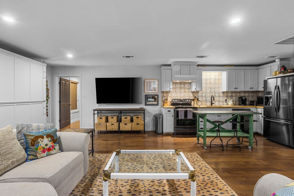 House (5 Bedrooms) | Interior