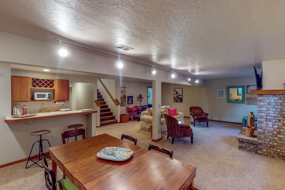 House (5 Bedrooms) | Interior