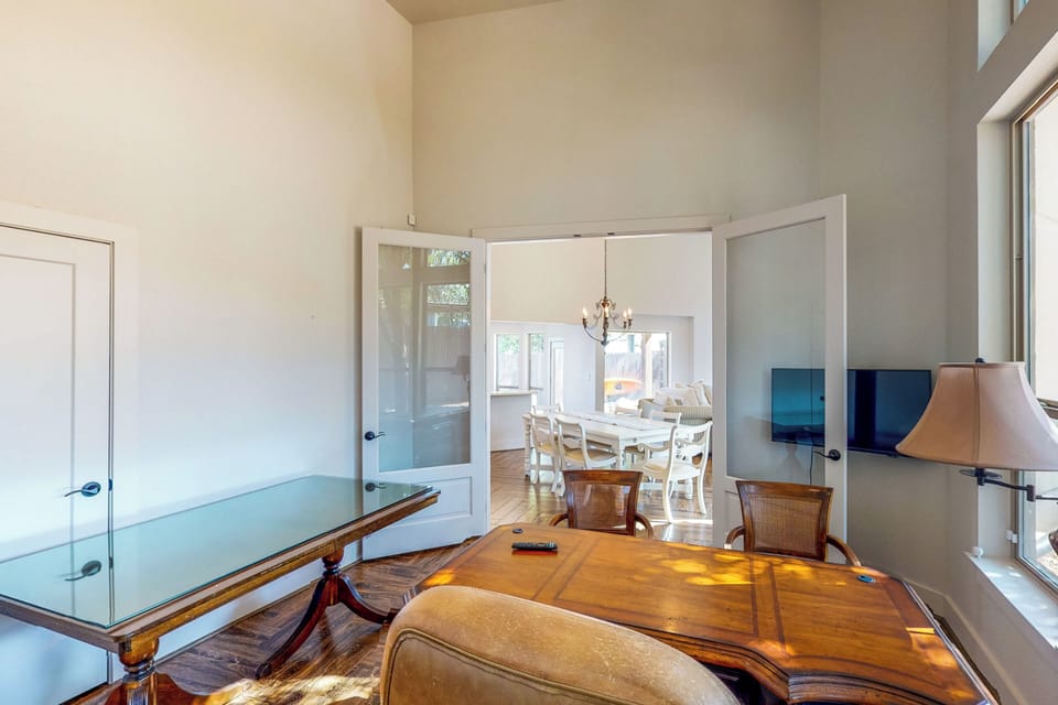 House (6 Bedrooms) | Interior