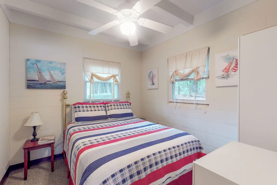 2BR Lakefront Lake Murray Home w/ Dock & Deck Cottage in Leesville