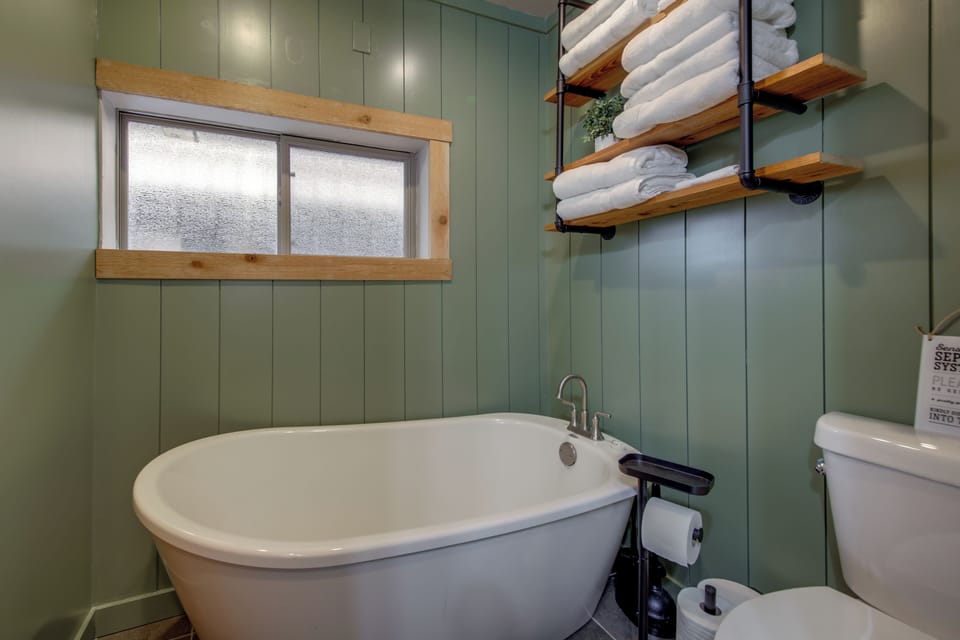 Waterfront Gem w/ Private Dock on Sullivan Lake! Cottage in Indiana