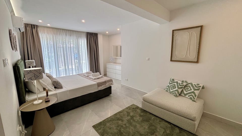 Deluxe Apartment, Garden View | Iron/ironing board, WiFi (free)