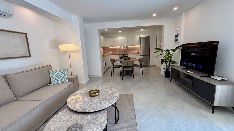 Deluxe Apartment, Garden View | Living area