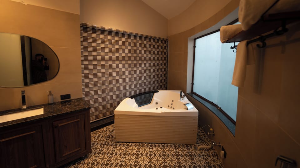 Luxury Cottage, Balcony, Lake View | Bathroom | Slippers