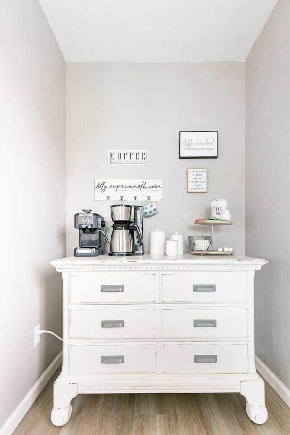 Start your morning off right at the Coffee Bar! We have regular & decaffeinated Coffee as well as an assortment of tea’s waiting for you!