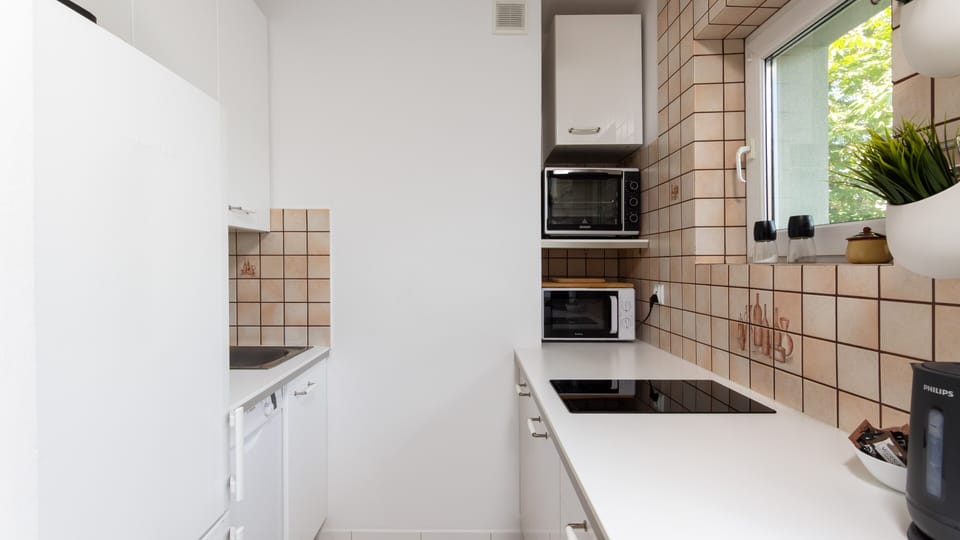 Apartment (2) | Private kitchen | Fridge, stovetop, electric kettle, cookware/dishes/utensils
