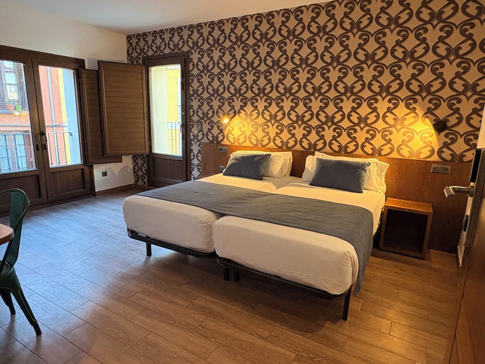 Twin Room | Down comforters, in-room safe, free WiFi, bed sheets