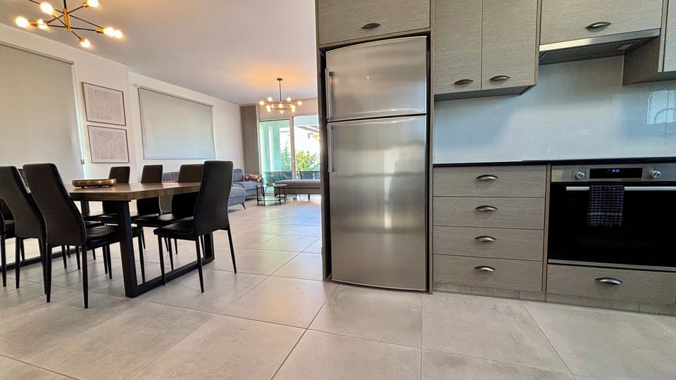 Family Villa, Pool View | Private kitchen | Full-size fridge, microwave, oven, stovetop