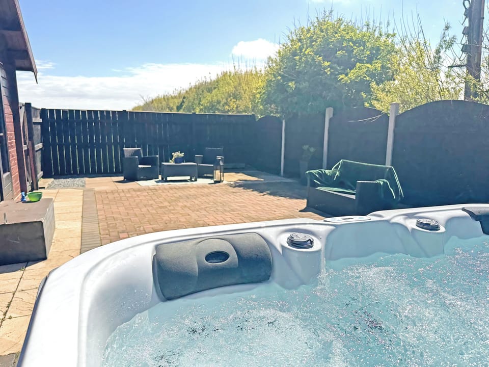 Hot tub | The Lodge - The Sellwood Arms, Aldbrough