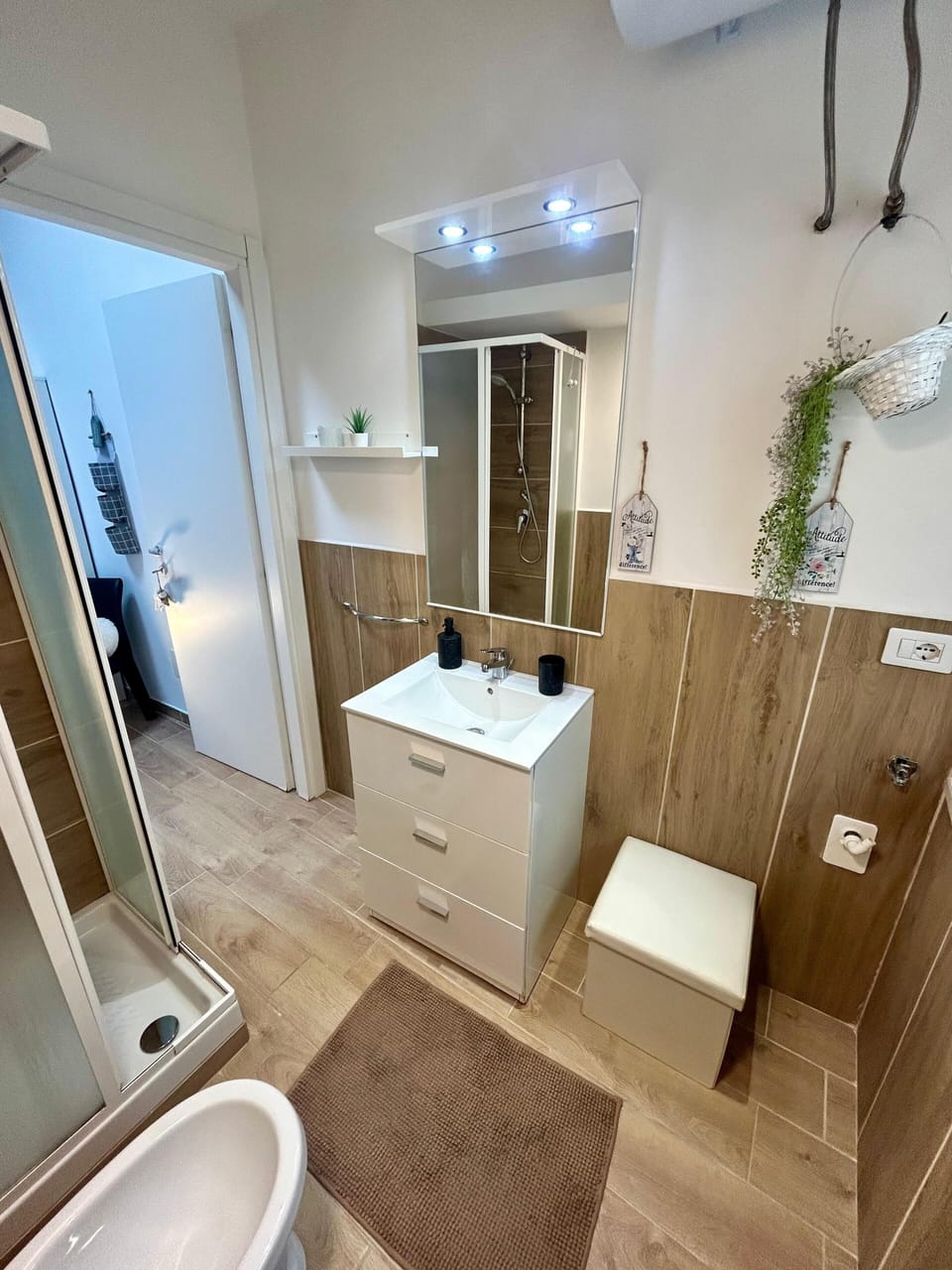 Apartment, Air conditioning, Tower | Bathroom | Bathrobes