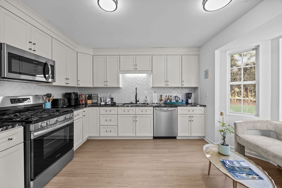 Kitchen: Fully Stocked Kitchen with 12 Place Settings, Coffee Bar, AirFryer, Toaster, Blender, Oven, Microwave and all your cooking essentials
