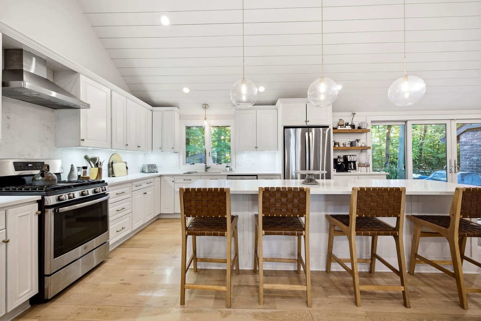 Our welcoming kitchen keeps everyone within arm’s reach.