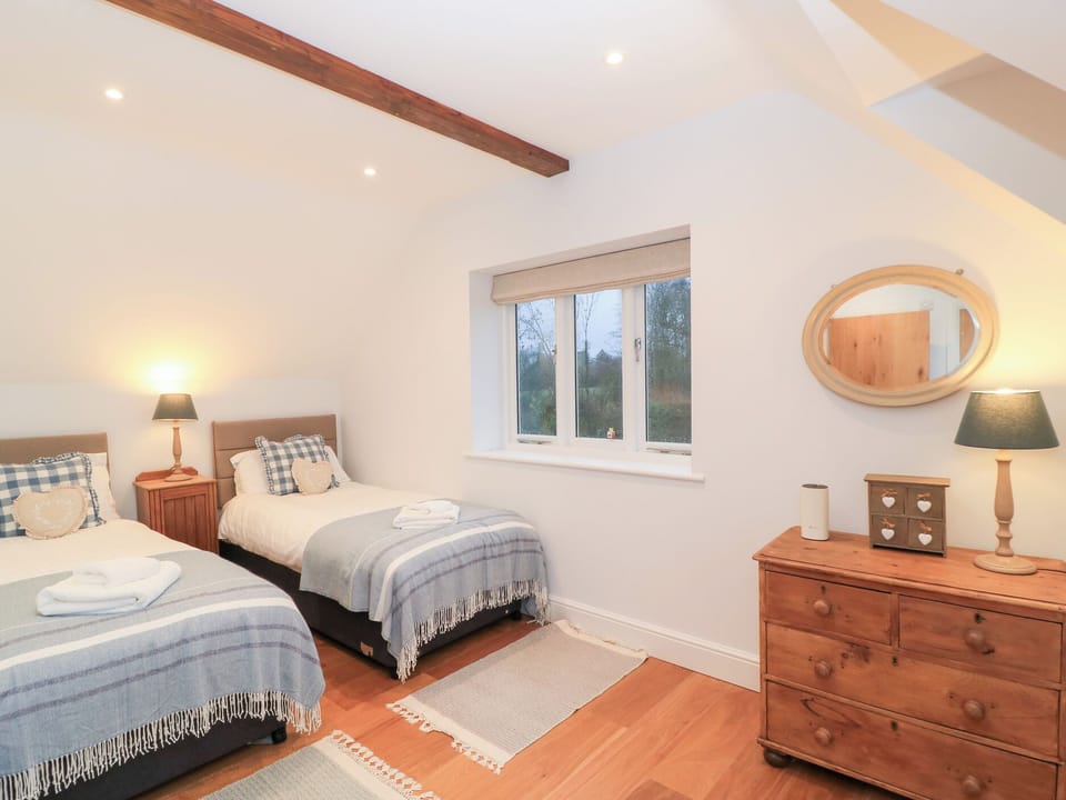 5 bedrooms, WiFi (free), individually decorated, individually furnished