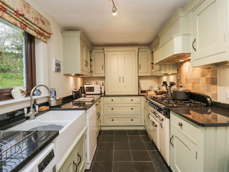 Dishwasher, cookware/dishes/utensils