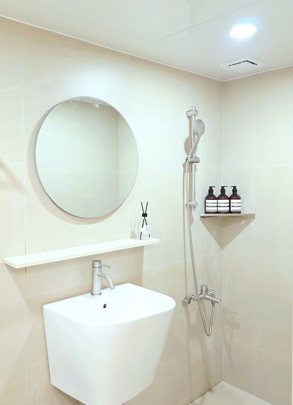 Standard Double Room | Laptop workspace, free WiFi