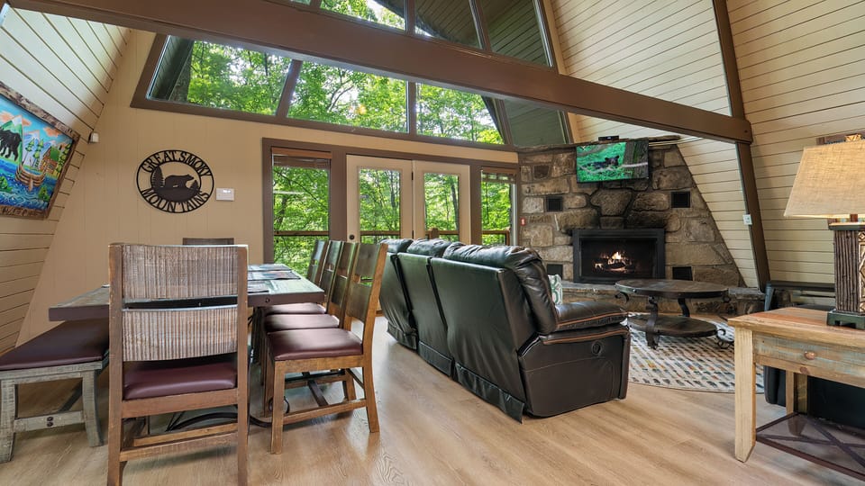 Gatlinburg Lodge Int 001-original