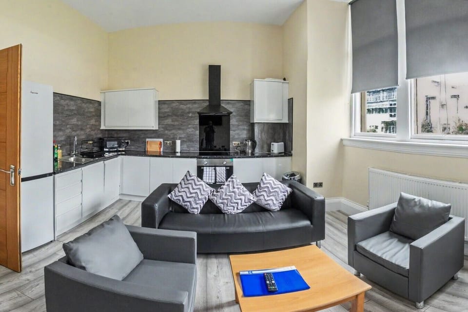 lounge2-250616-125038-Pano