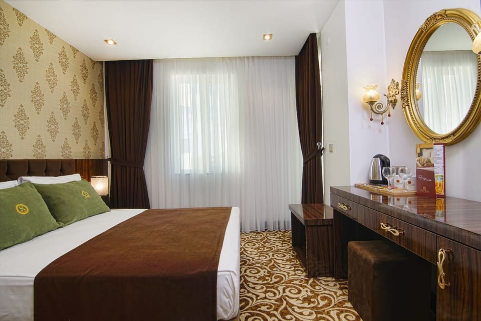 In-room safe, soundproofing, WiFi (free)