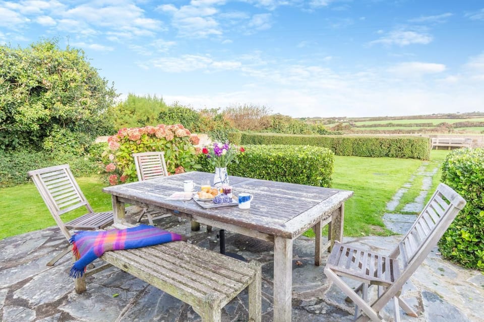 Enclosed Garden/Patio