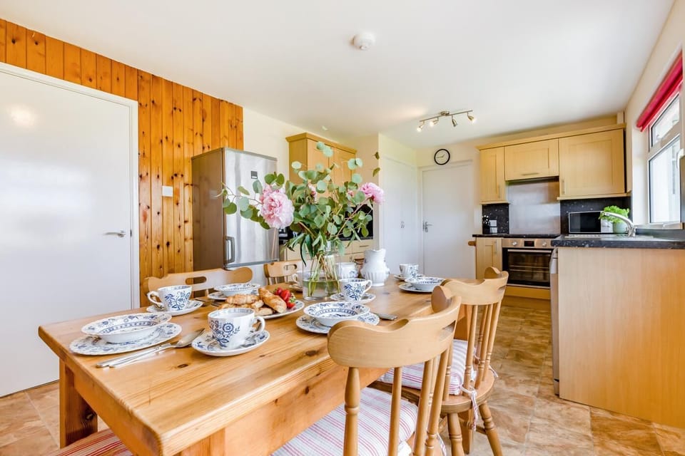 Kitchen Dining Area