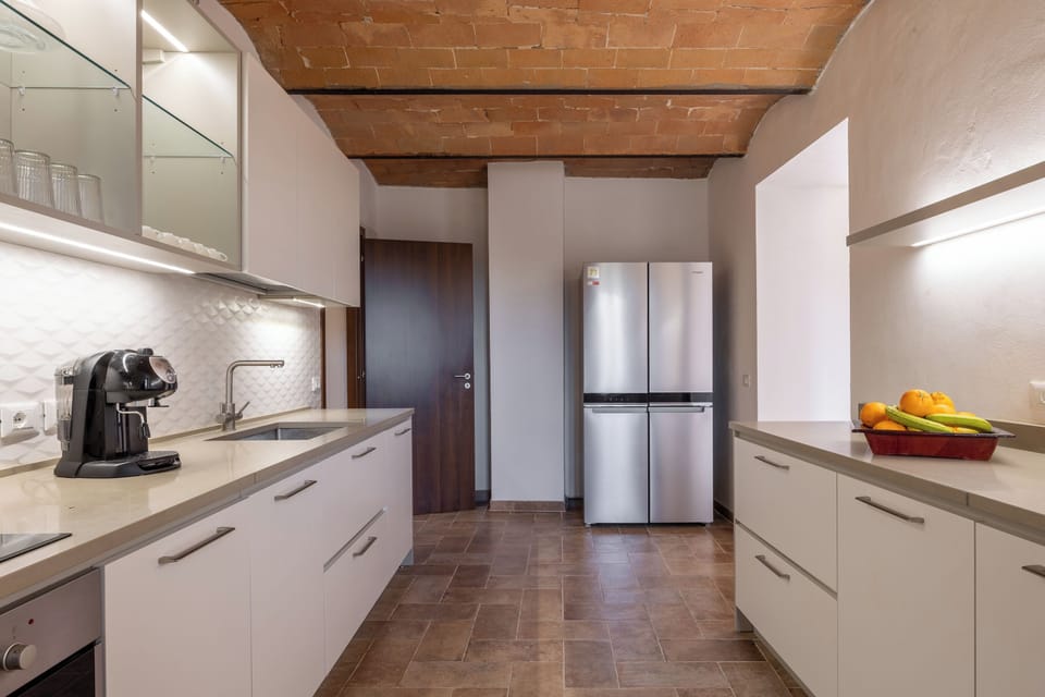 House | Private kitchen | Fridge, stovetop, toaster, cookware/dishes/utensils