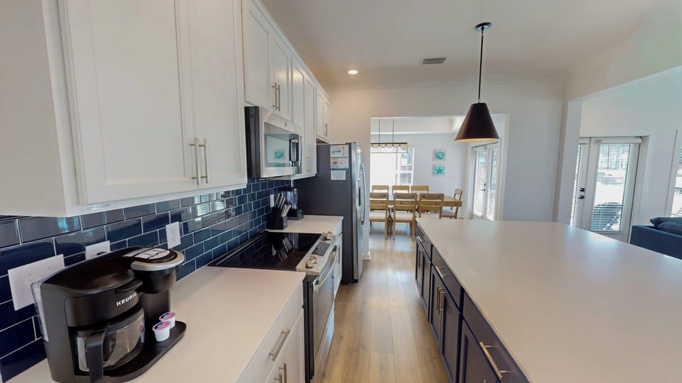 House, Multiple Beds, Patio, Garden View (Wolf Bay Hangout) | Private kitchen | Coffee/tea maker