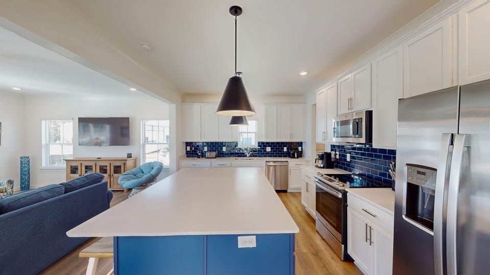 House, Multiple Beds, Patio, Garden View (Wolf Bay Hangout) | Private kitchen | Coffee/tea maker