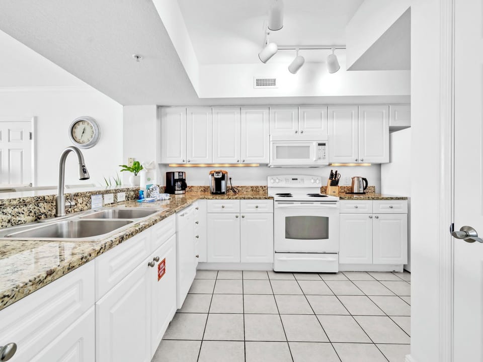 Full kitchen