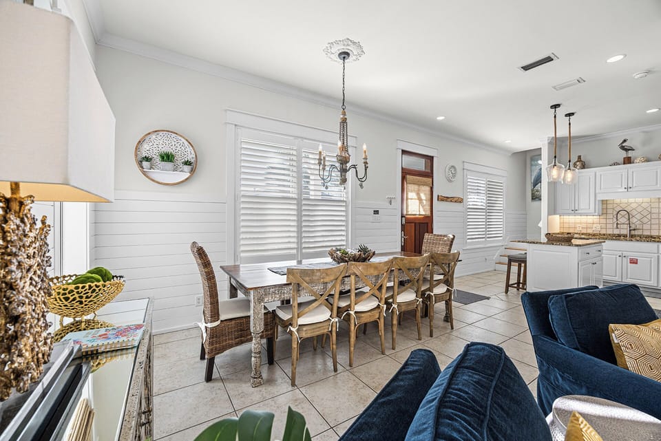 Sunny Seagrove Dining