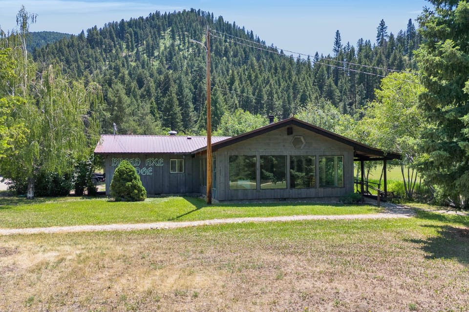 Broad Axe Lodge
