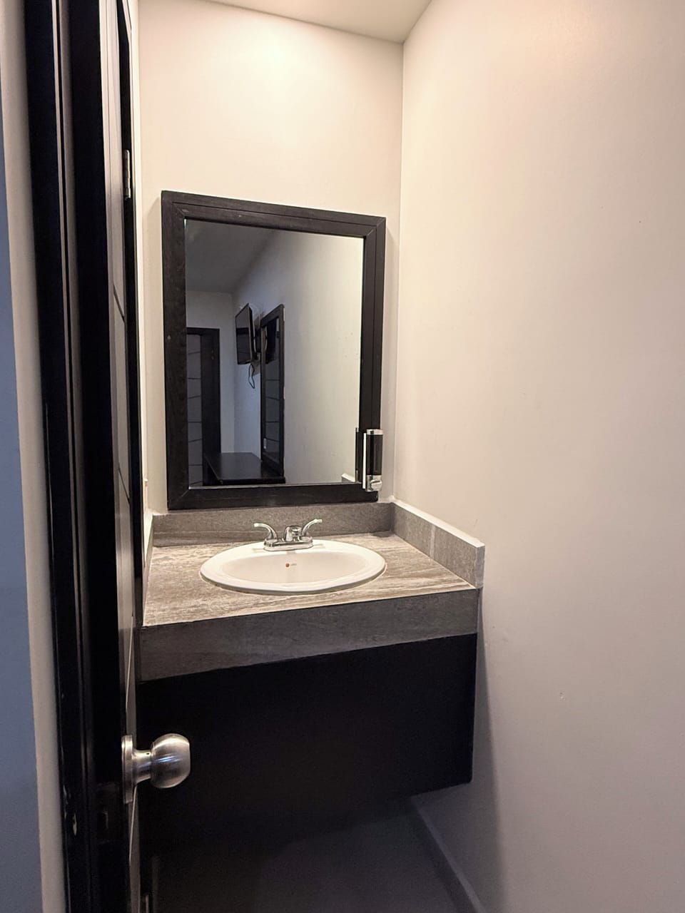 Classic Room | Bathroom | Shower, towels, soap, shampoo