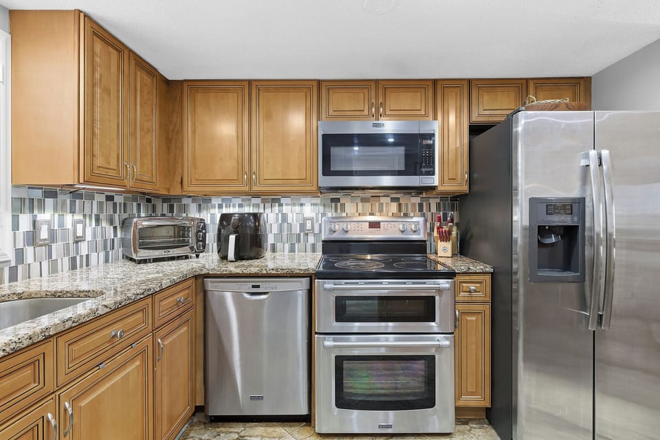 Stainless Appliances + Granite Countertops