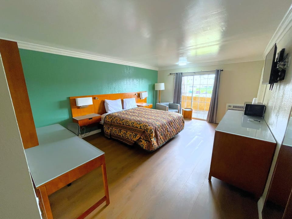 Desk, laptop workspace, free WiFi, bed sheets