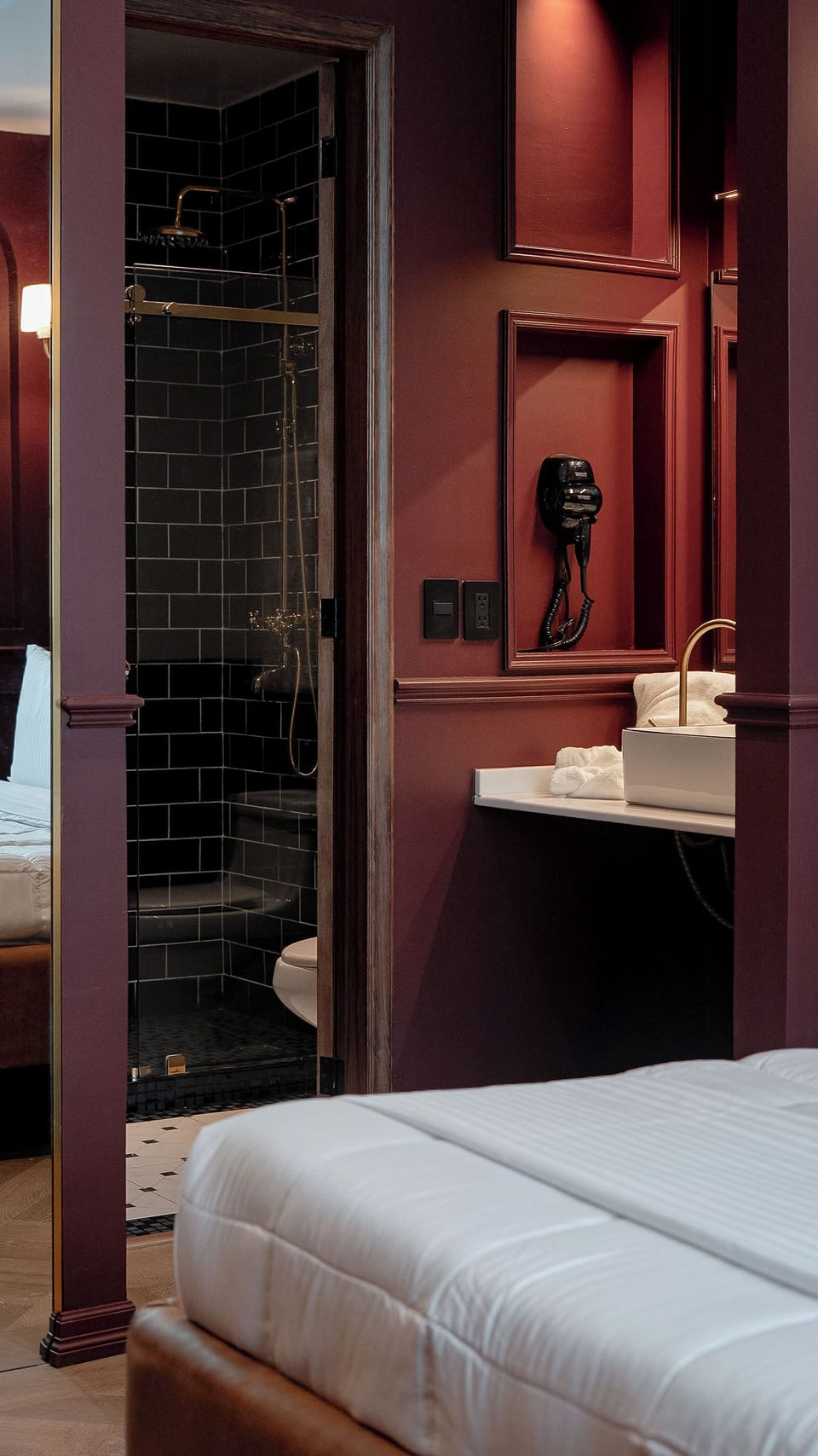Luxury Double Room, City View | Bathroom