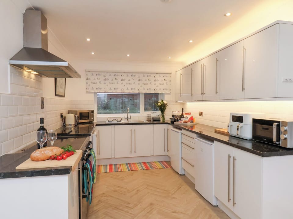 Dishwasher, cookware/dishes/utensils