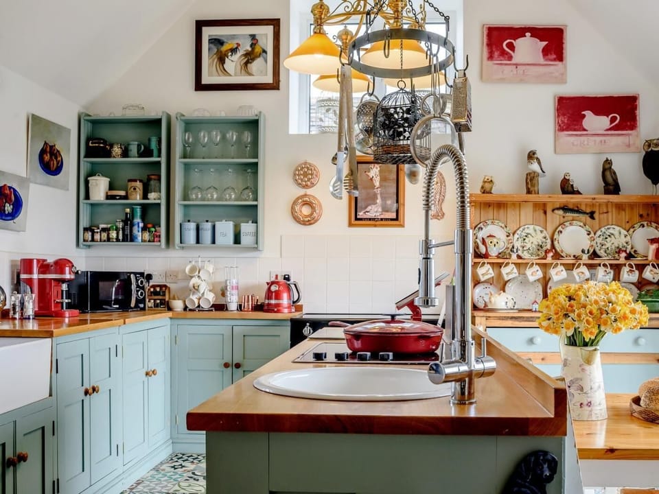 View towards the kitchen