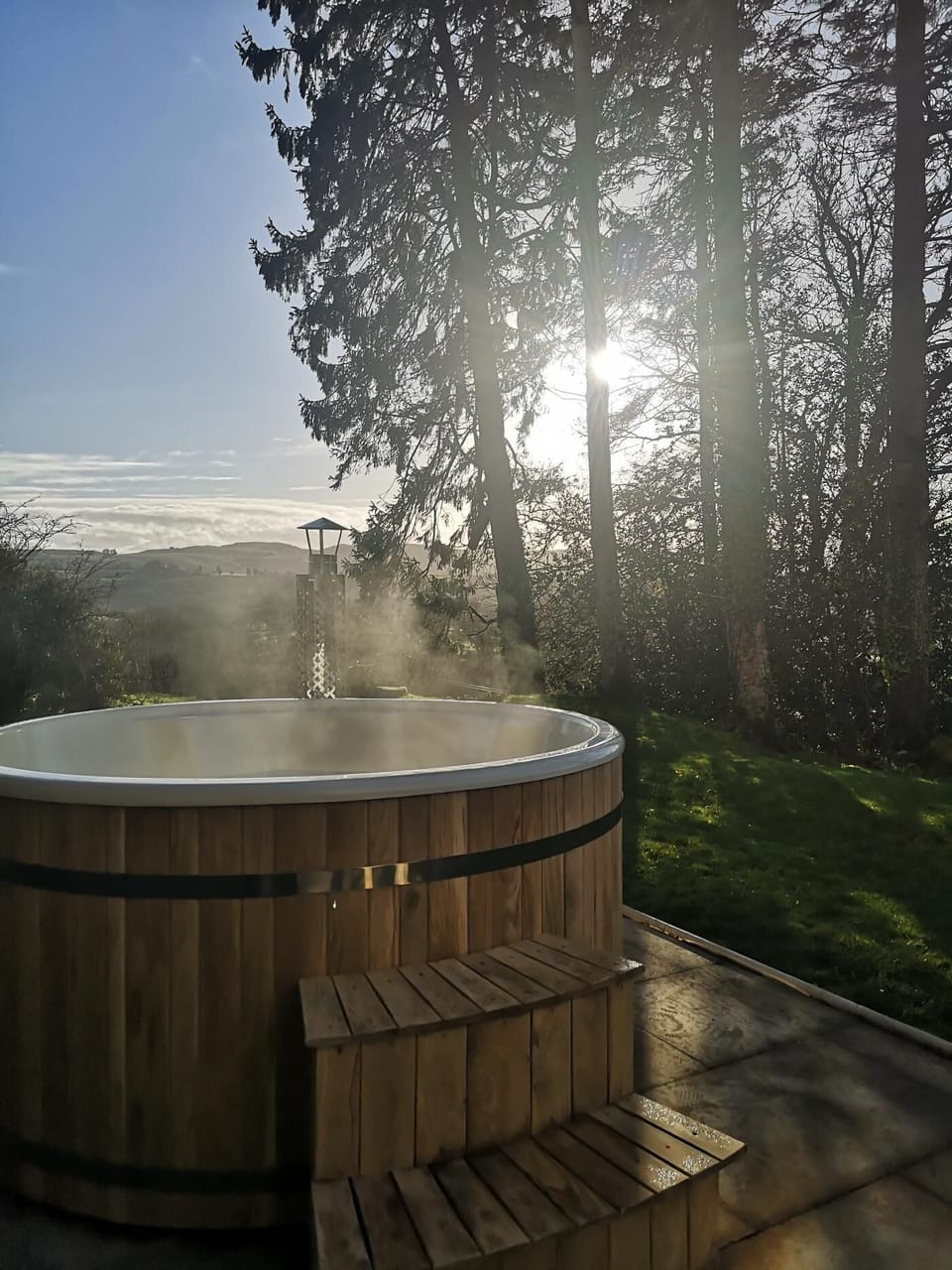 Outdoor spa tub