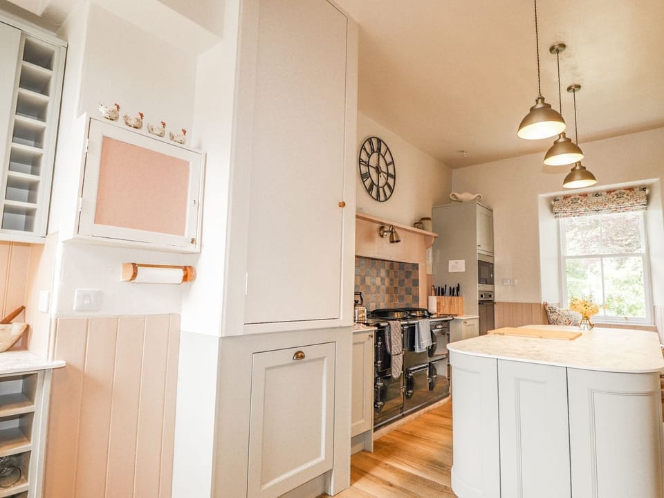 Dishwasher, cookware/dishes/utensils