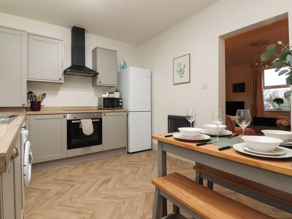 Dishwasher, cookware/dishes/utensils