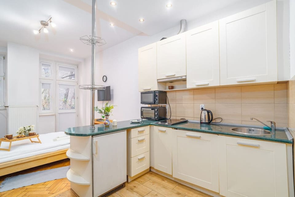 Cozy Studio for a Restful Stay | Book Now with RENTUJEMY.COM