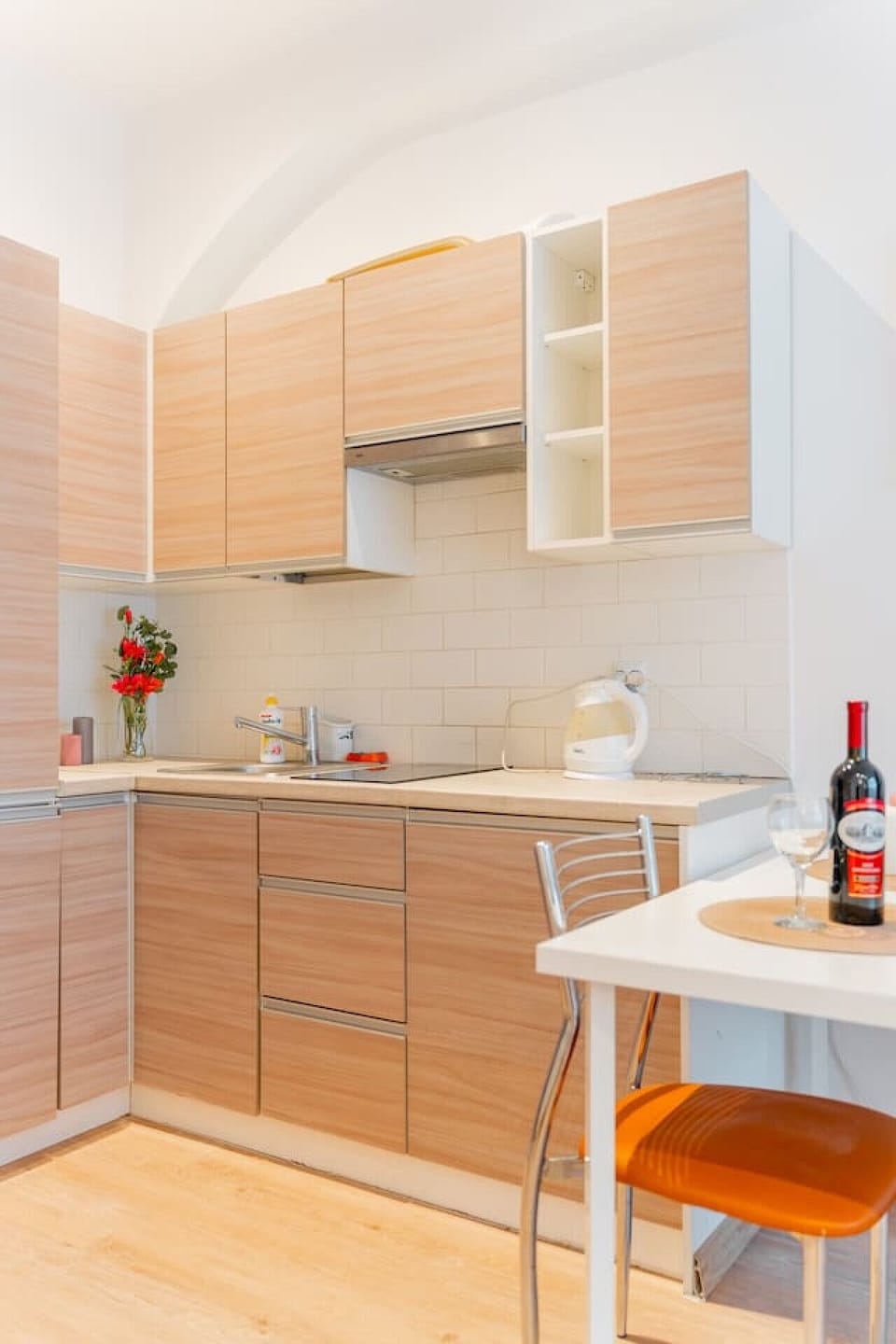 Cozy, Centrally Located Studio Right in The Heart Of Kraków, perfect for Solo or Couple Travellers | Book Now with RENTUJEMY