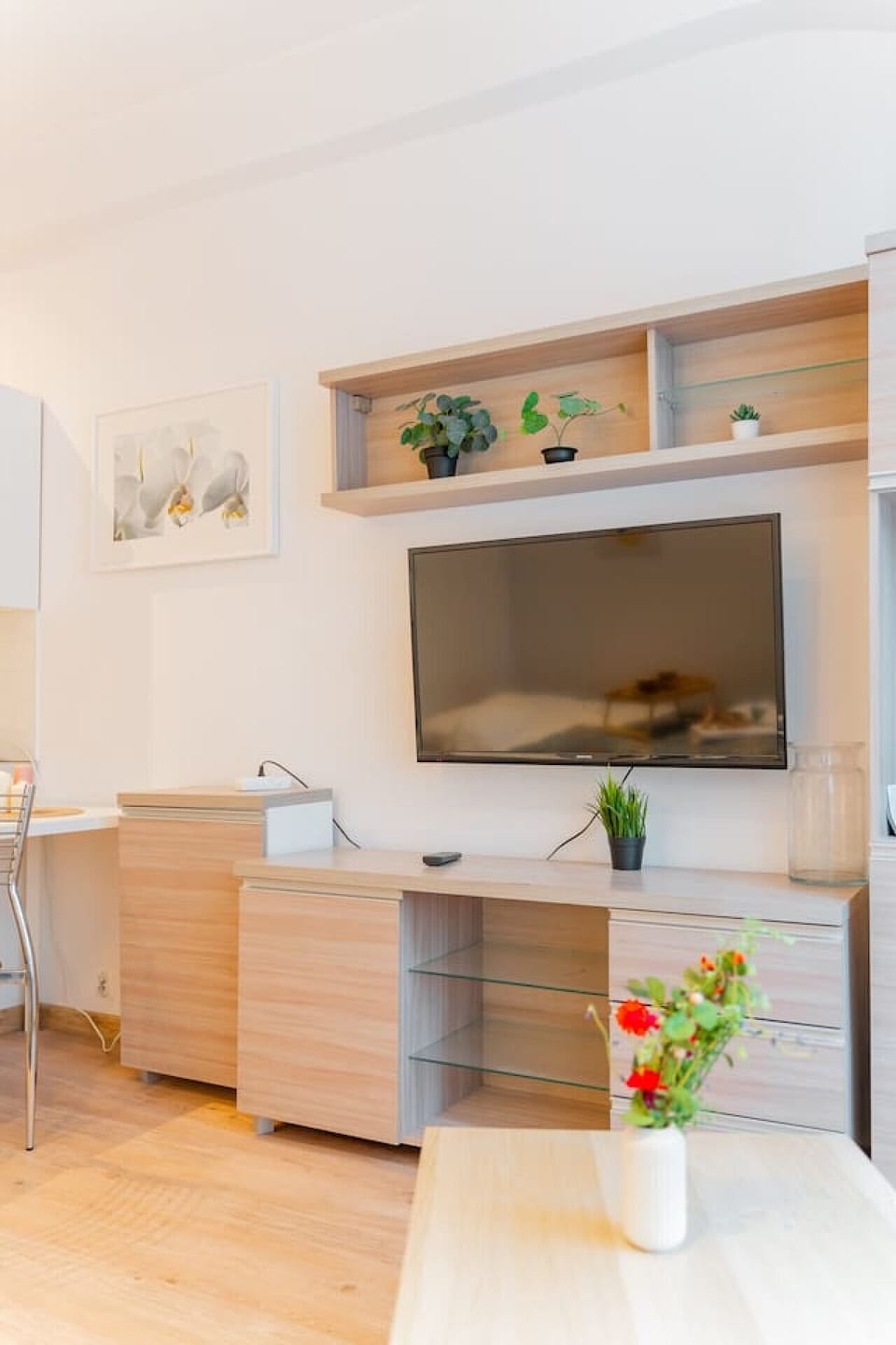 Cozy, Centrally Located Studio Right in The Heart Of Kraków, perfect for Solo or Couple Travellers | Book Now with RENTUJEMY