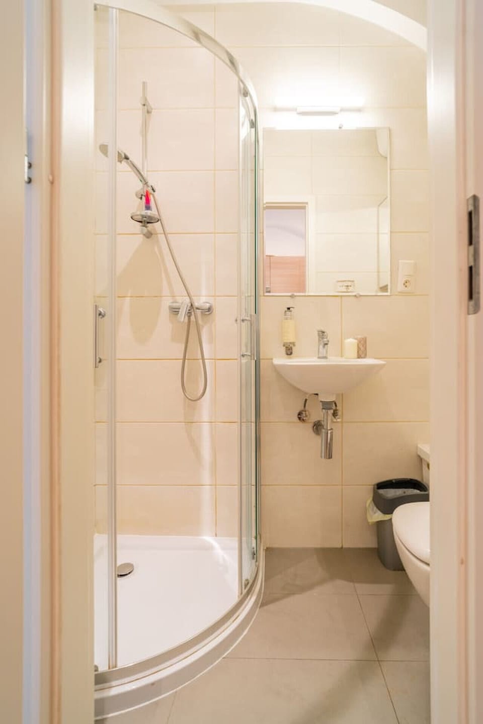 Cozy, Centrally Located Studio Right in The Heart Of Kraków, perfect for Solo or Couple Travellers | Book Now with RENTUJEMY
