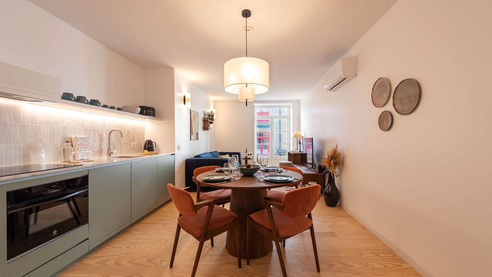 Warm tones and modern textures create a seamless flow from kitchen to living—perfect for stylish city living.
#AndoLiving #OpenPlanDesign #ModernComfort #PortoLiving