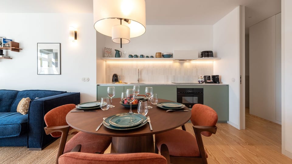 Warm tones and modern textures create a seamless flow from kitchen to living—perfect for stylish city living.
#AndoLiving #OpenPlanDesign #ModernComfort #PortoLiving