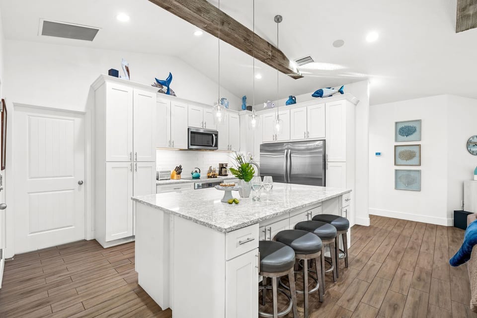 House (4 Bedrooms) | Private kitchen | Fridge, microwave, oven