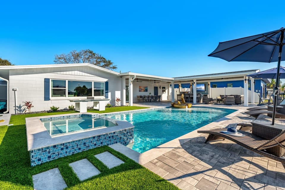 House (4 Bedrooms) | Front of property