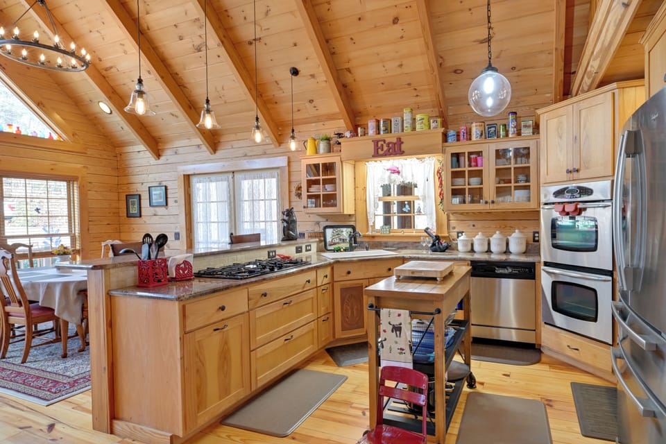 Kitchen | Blender | Toaster | Spices | Main Floor