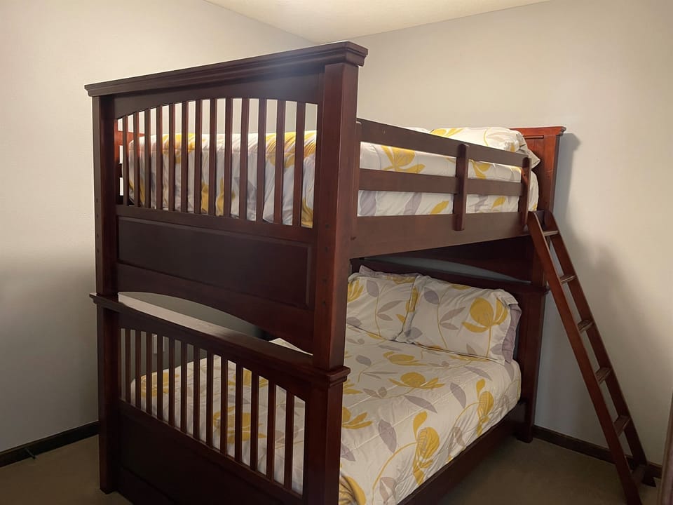 Guest Room #3 Full/Full Bunk Beds