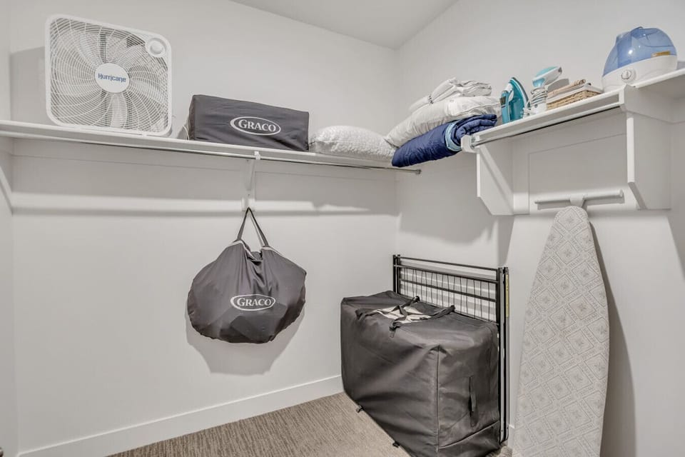 Main Bedroom Walk in Closet